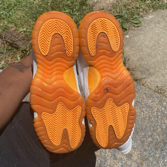 Jordan citrus 11s 7 Youth - Picture 4 of 4